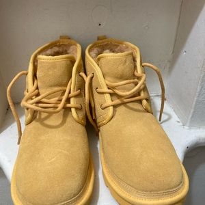 Uggs Boys Yellow size 6 youth